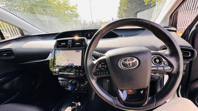 TOYOTA PRIUS