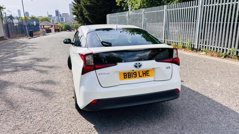 TOYOTA PRIUS